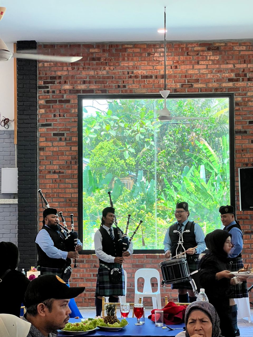 Perindahkan Hari Perkahwinan Anda dengan Bunyi Bagpipe: Perkhidmatan Perkahwinan KLPD yang Profesional — photo 3